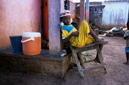 Boy;-Chair;-Child;-Comoros-Archipelago;-Daily-life;-France;-Indian-Ocean;-Kaleidos;-Kaleidos-images;-Kofia;-La-parole-à-limage;-Laurent-Abad;-Mayotte;-Portrait;-Stories-Pictures